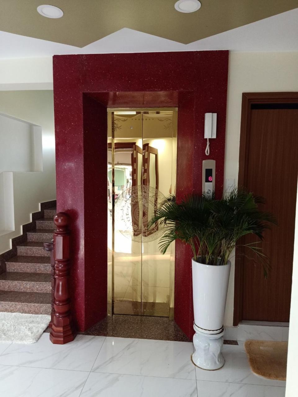 Hosetl Hoang De Hotel Chau Doc Bagian luar foto